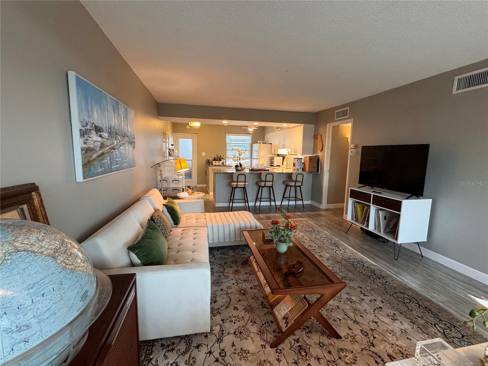 Image 4 of 22 For 33 Gulfstream Avenue 409