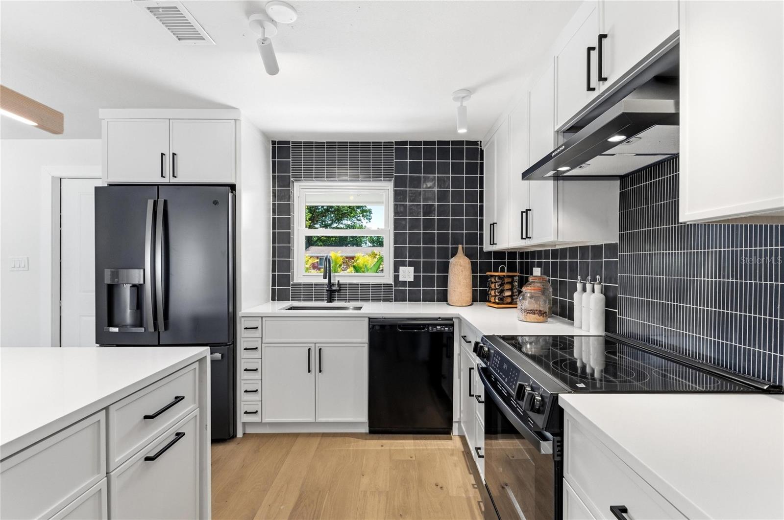Image 11 of 45 For 2513 Croton Avenue