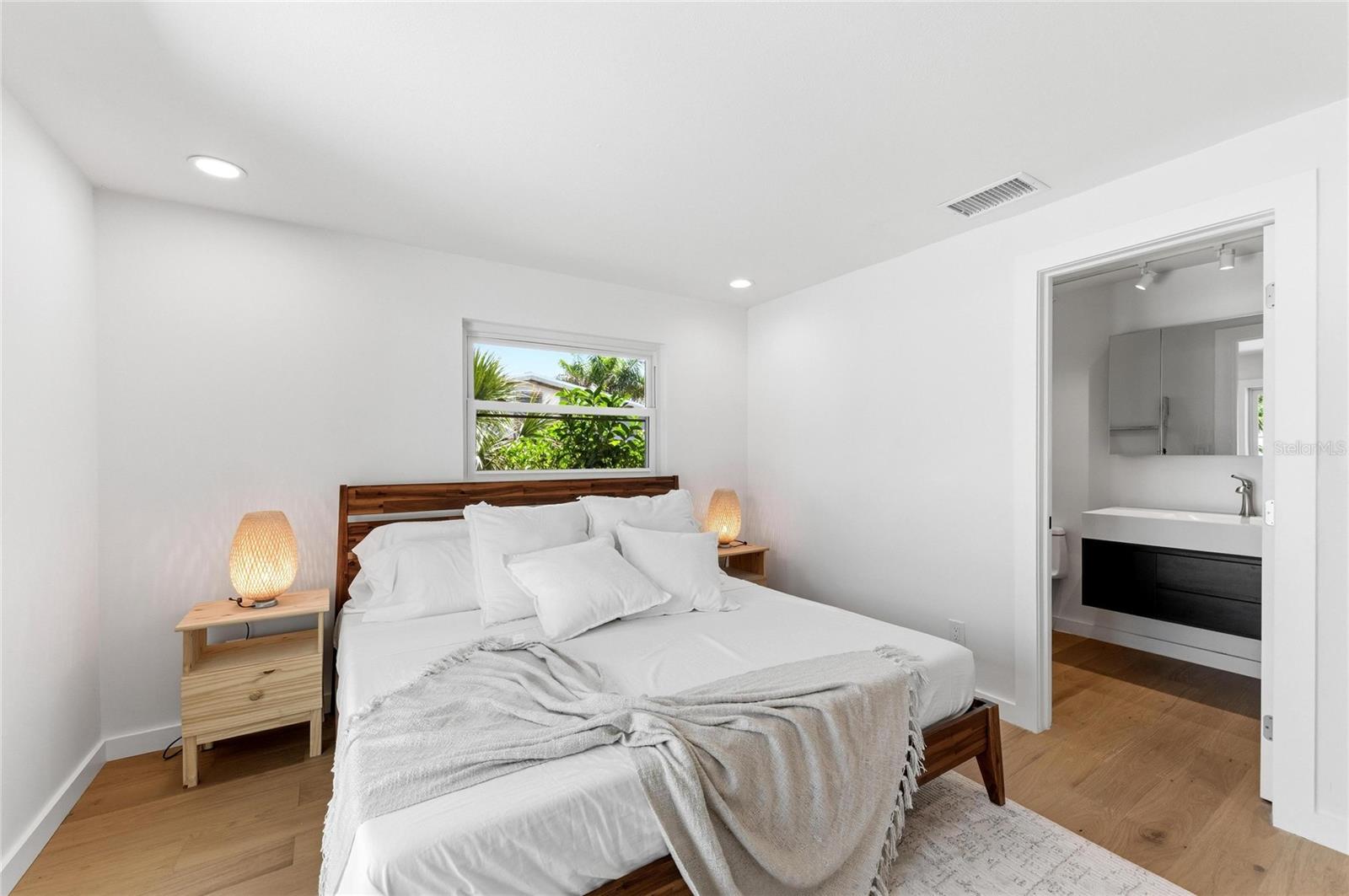 Image 22 of 45 For 2513 Croton Avenue