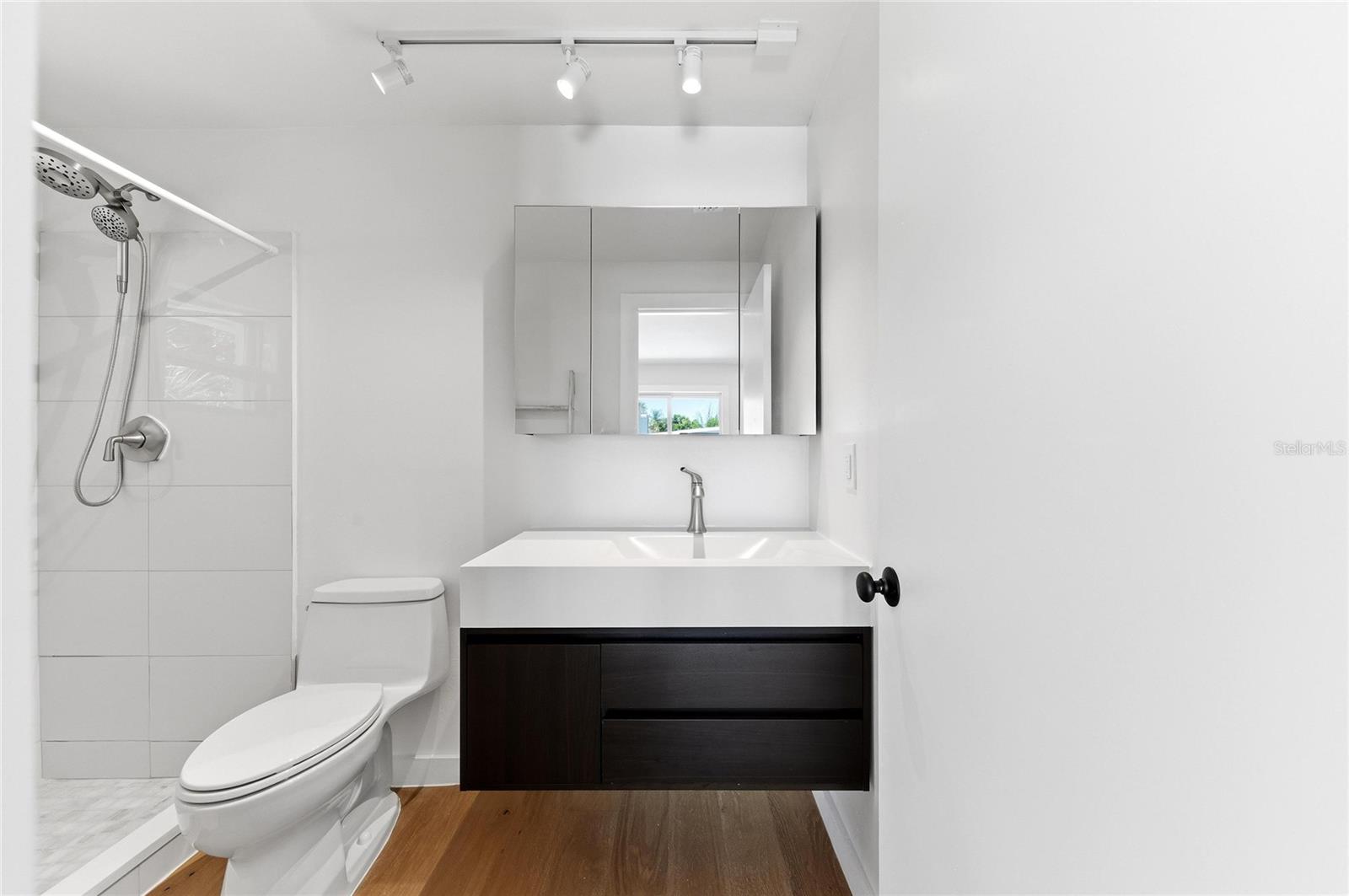 Image 24 of 45 For 2513 Croton Avenue