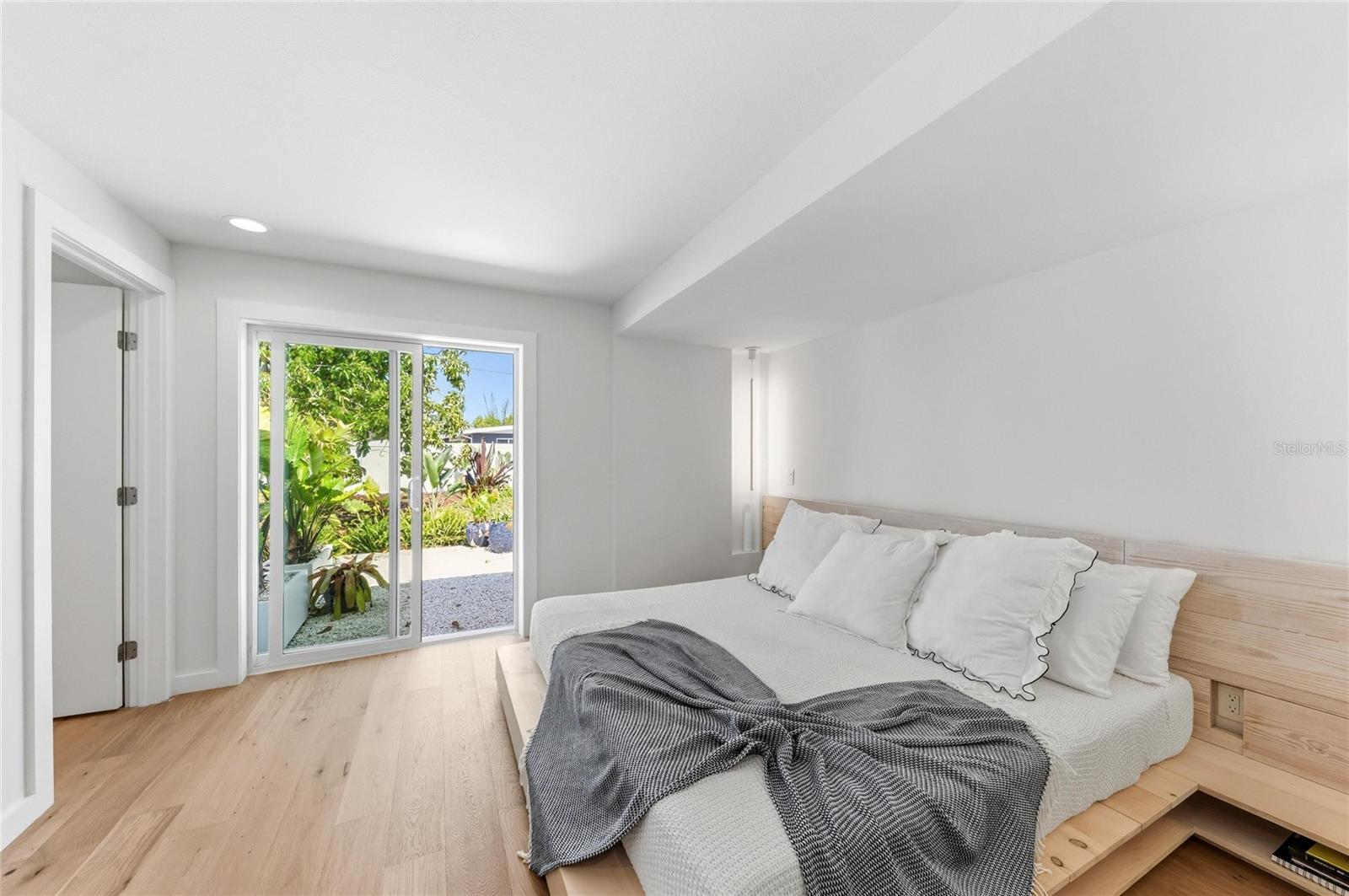 Image 30 of 45 For 2513 Croton Avenue