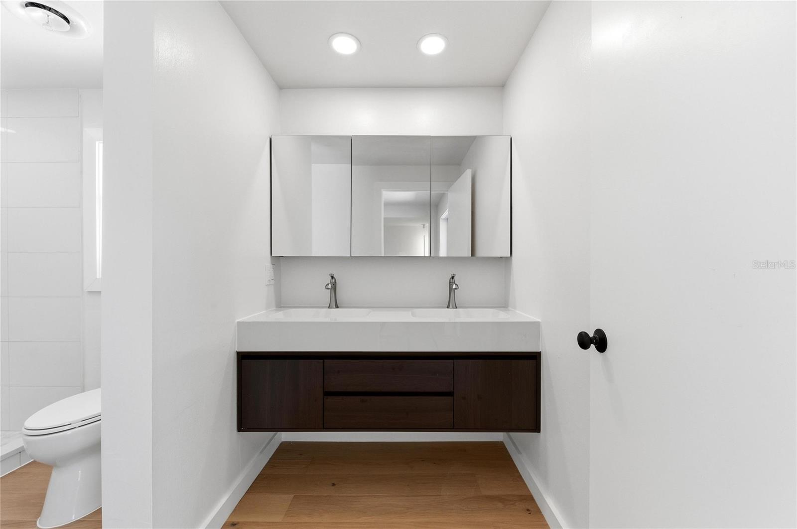Image 34 of 45 For 2513 Croton Avenue