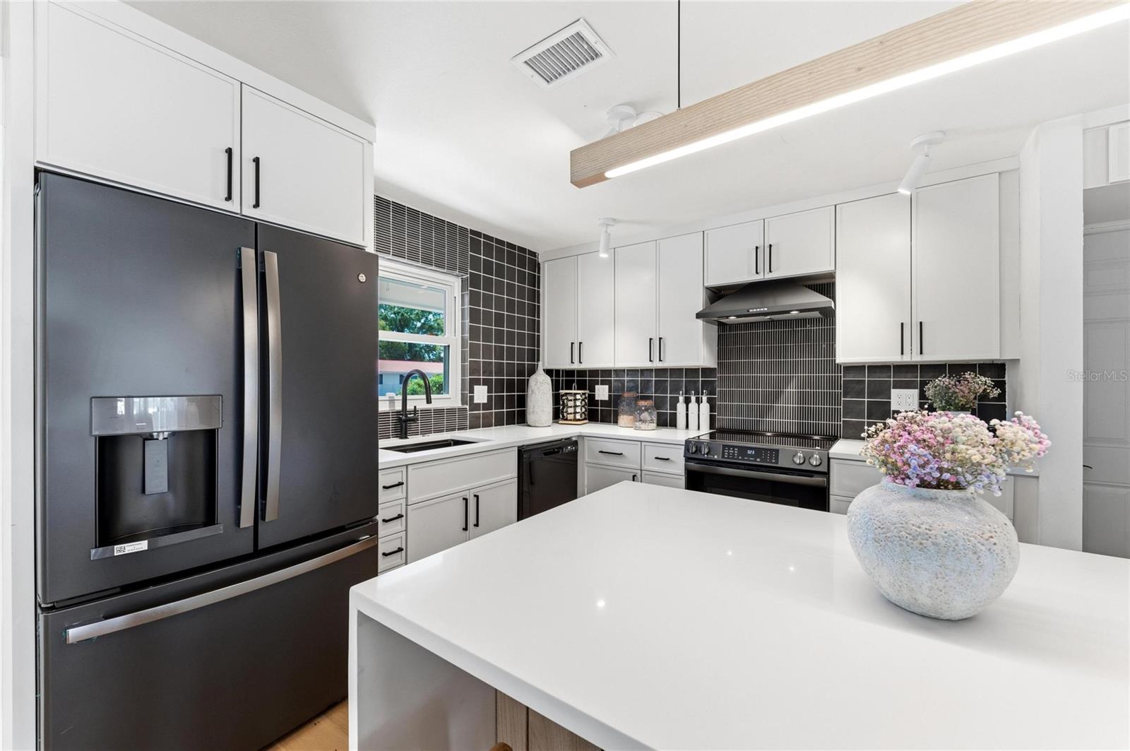 Image 8 of 45 For 2513 Croton Avenue
