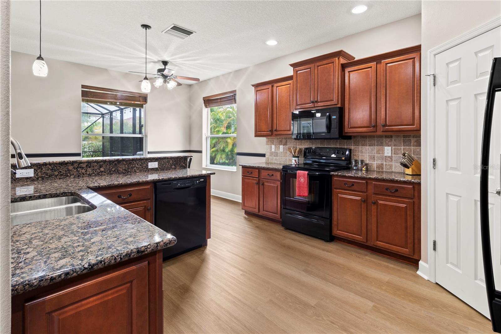 Listing photo id 15 for 1269 Western Pine Circle