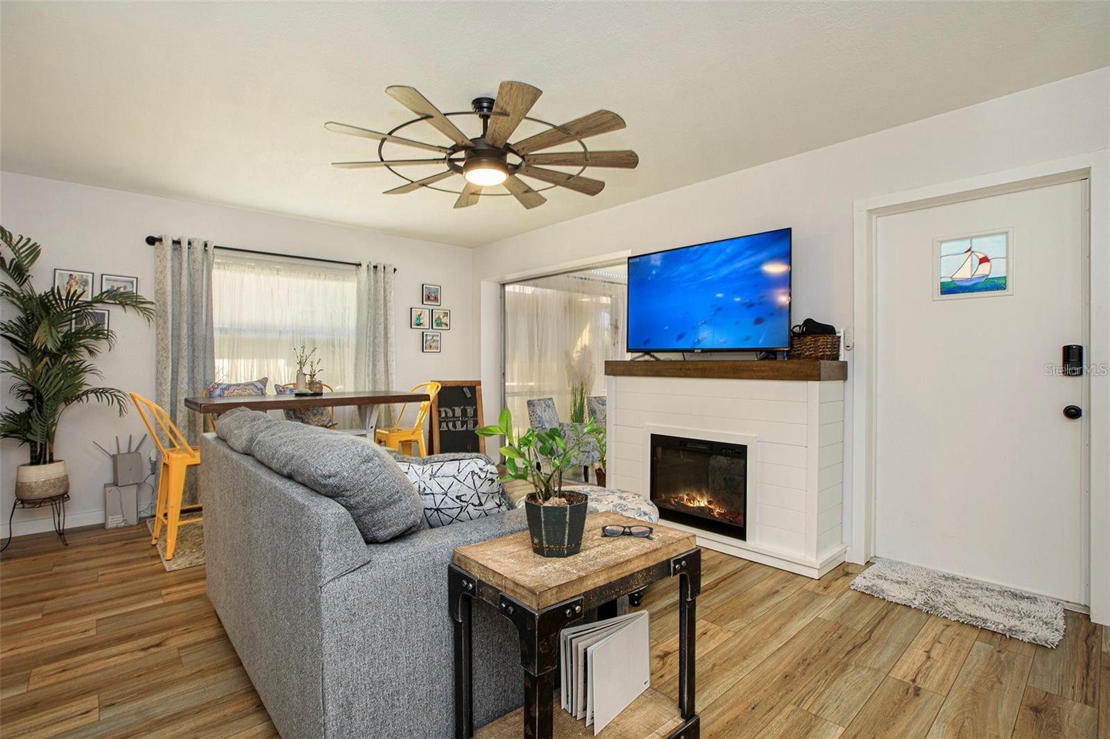 Image 6 of 17 For 10215 Manatee Avenue W 7