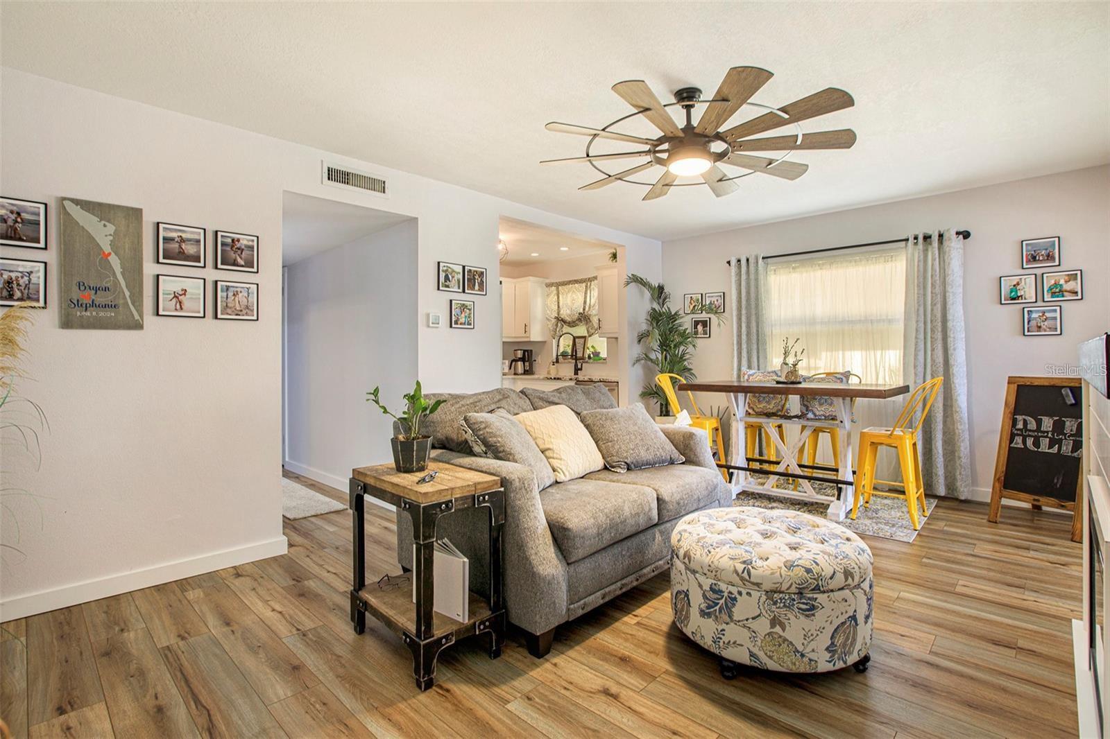 Image 7 of 17 For 10215 Manatee Avenue W 7