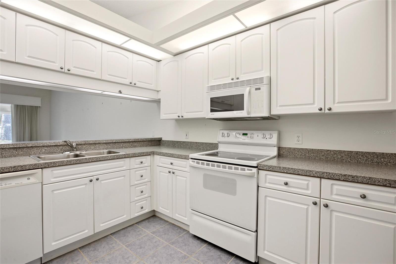 Image 16 of 47 For 5576 Country Club Way 5576