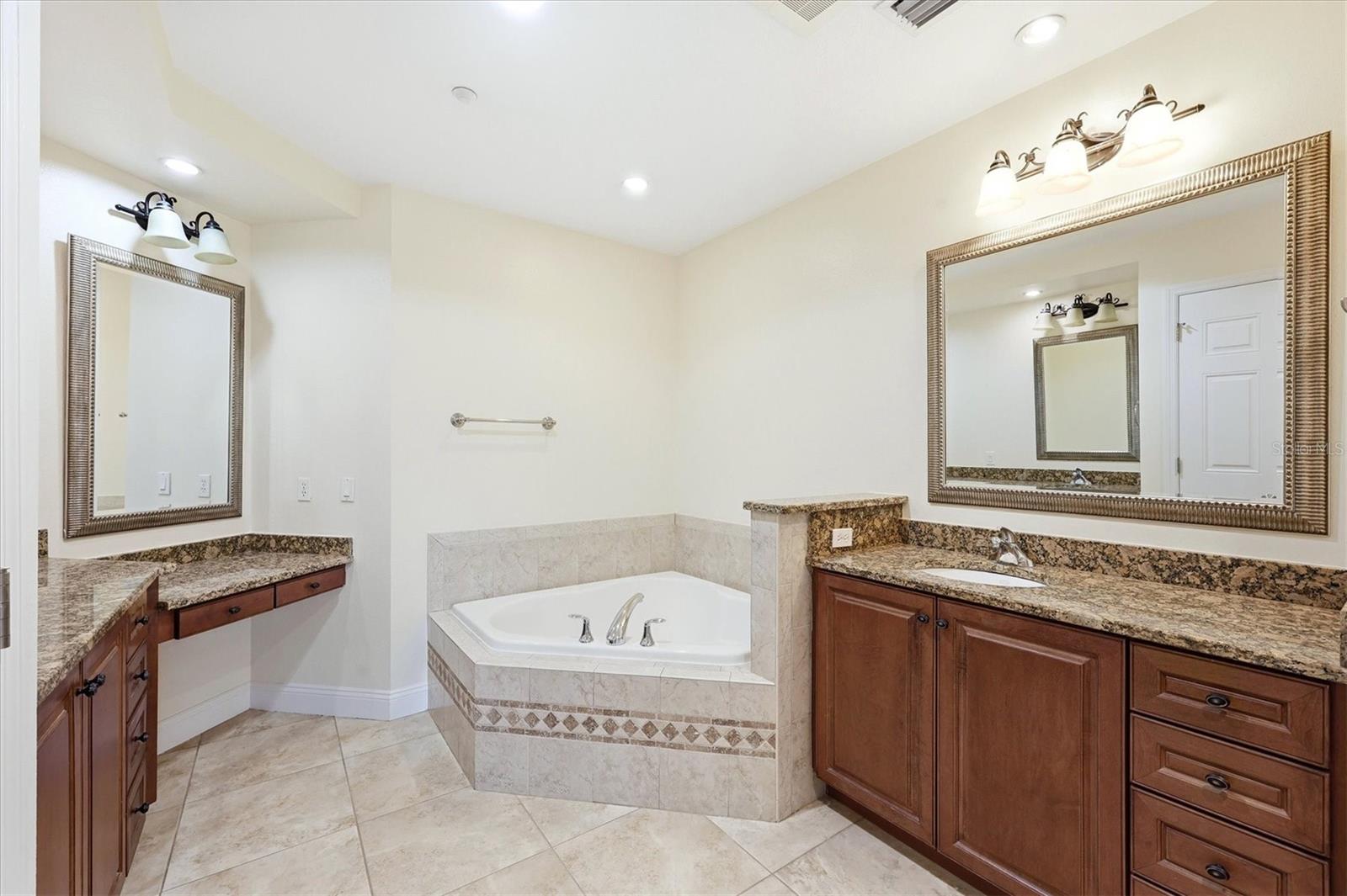 Image 29 of 51 For 7612 Lake Vista Court 308