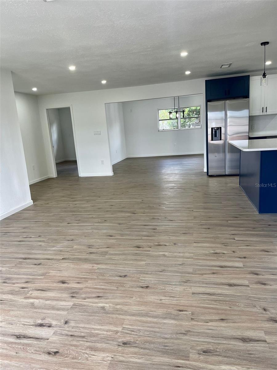 Image 12 of 30 For 13556 Romford Avenue