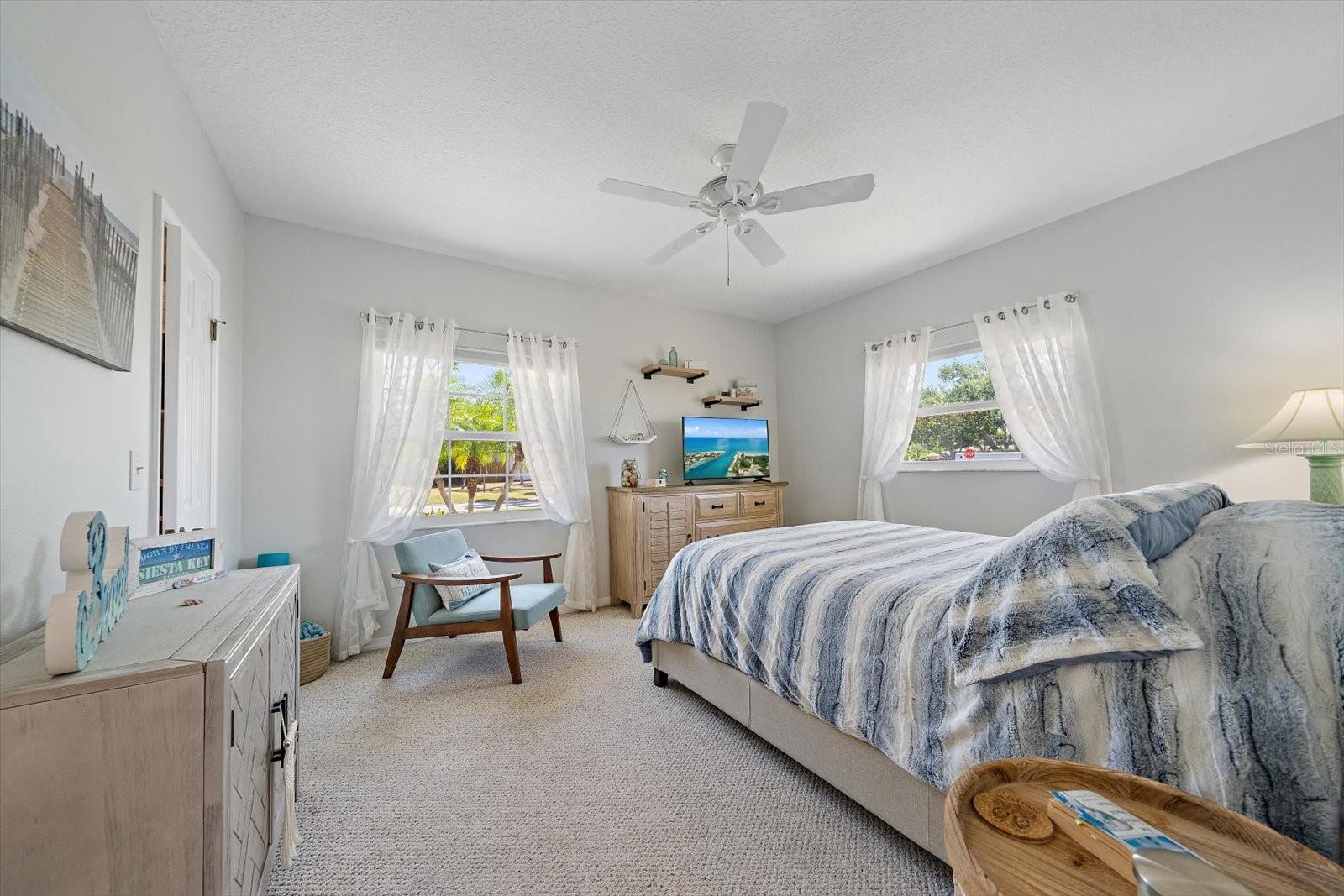 Image 18 of 39 For 5940 Driftwood Avenue 15