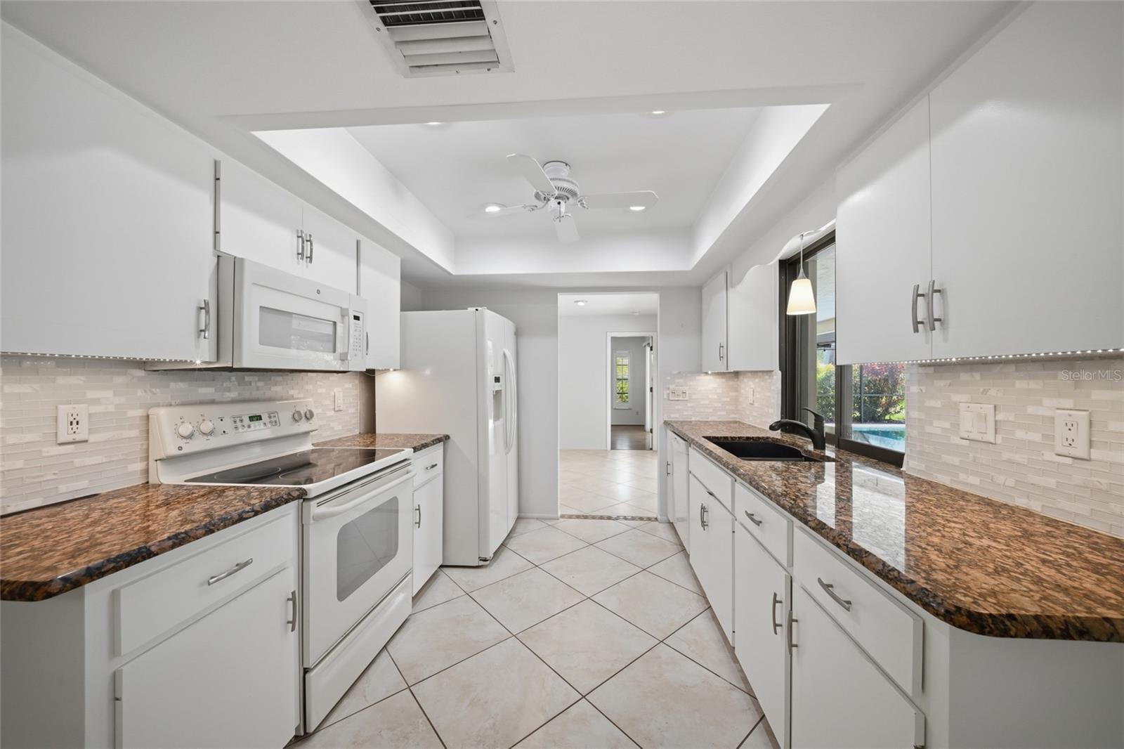 Image 10 of 24 For 450 Rubens Drive E