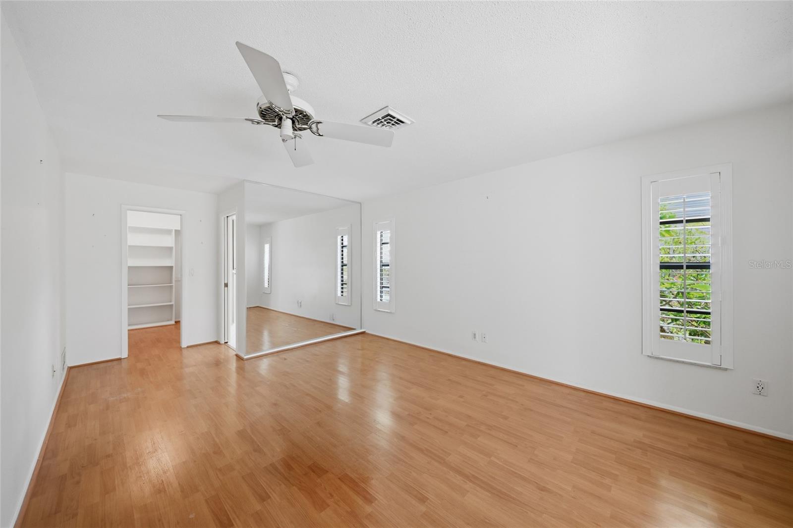 Image 12 of 24 For 450 Rubens Drive E