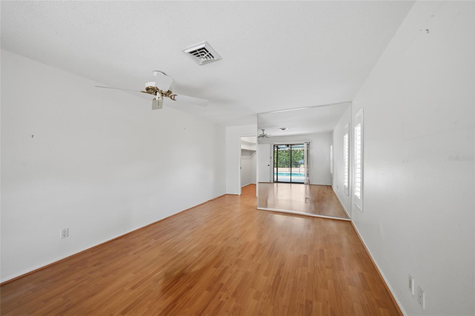 Image 13 of 24 For 450 Rubens Drive E