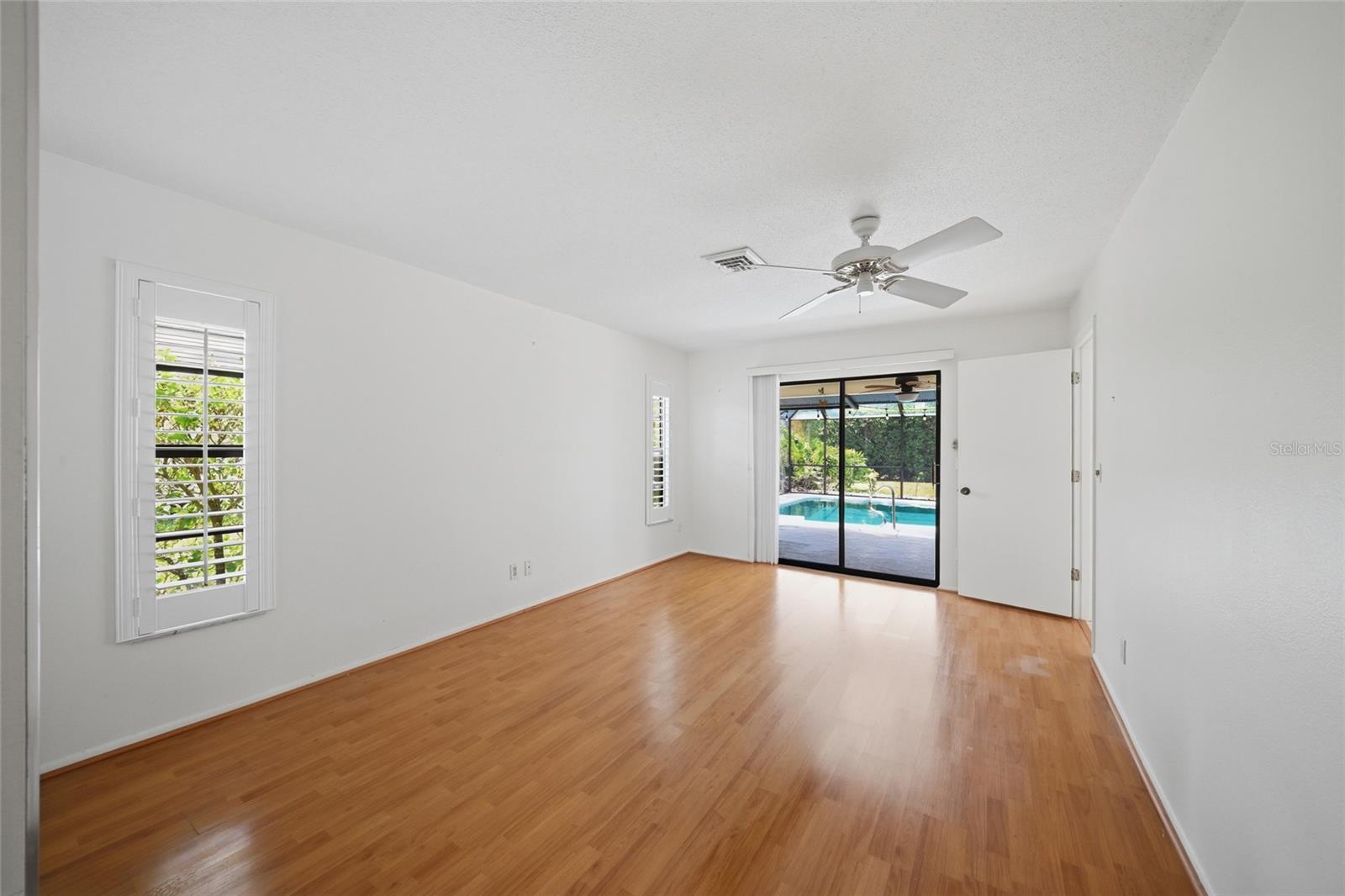 Image 14 of 24 For 450 Rubens Drive E
