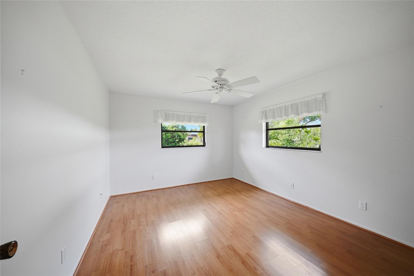 Image 17 of 24 For 450 Rubens Drive E