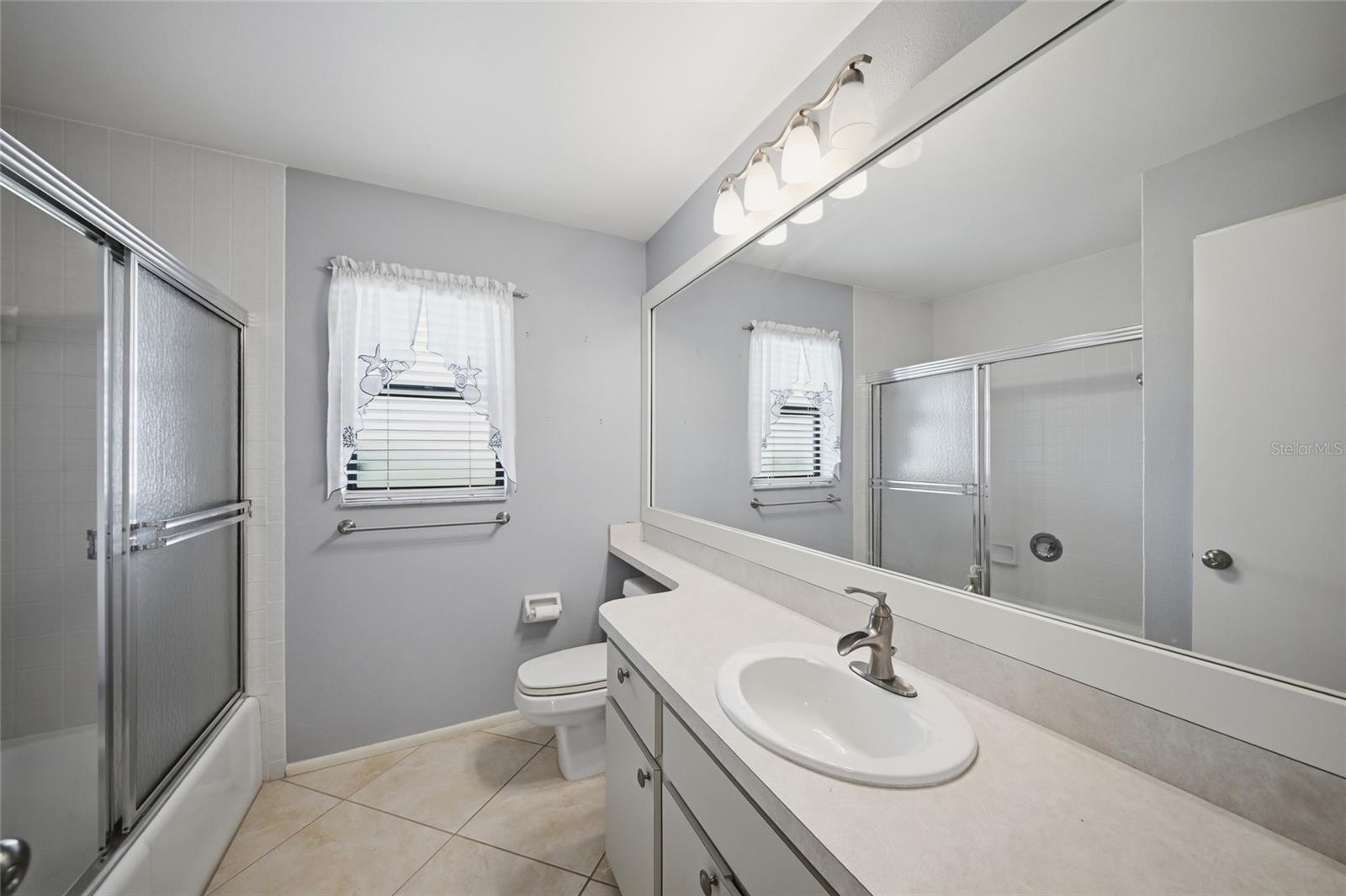 Image 18 of 24 For 450 Rubens Drive E