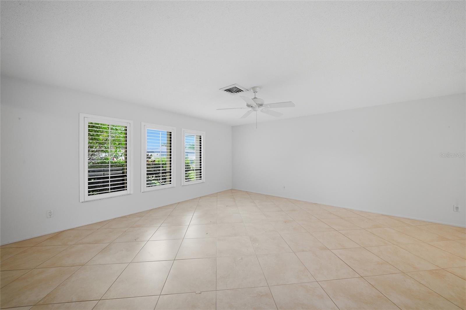 Image 3 of 24 For 450 Rubens Drive E