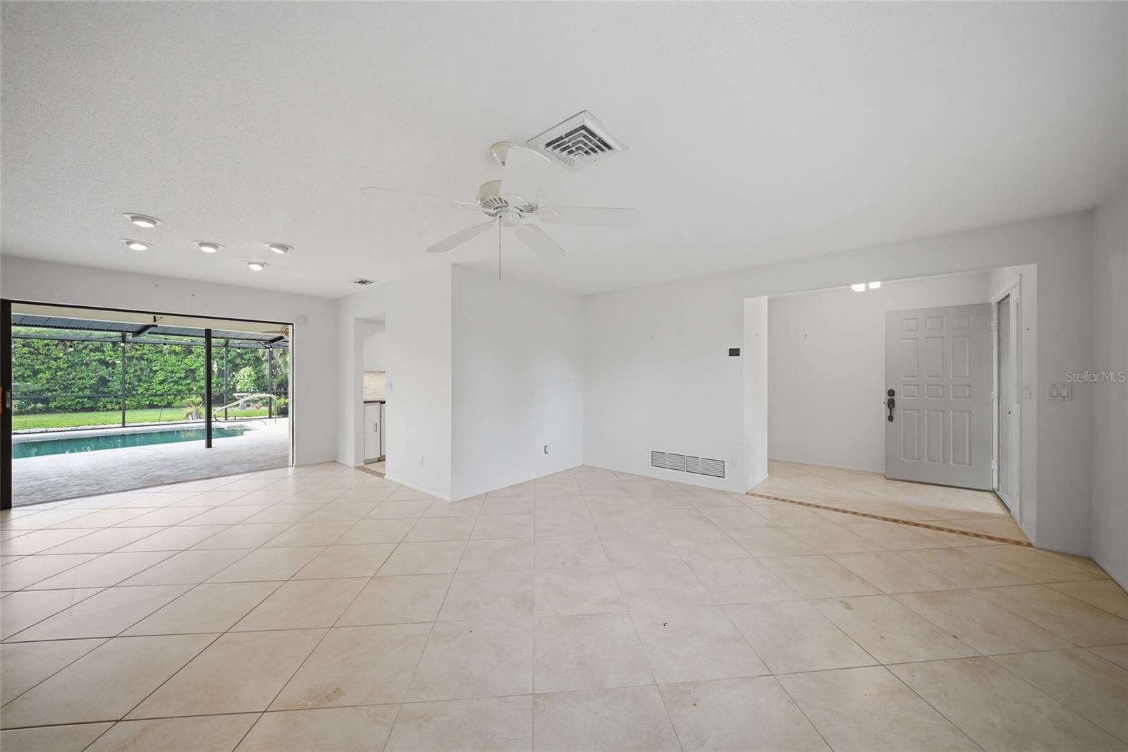 Image 5 of 24 For 450 Rubens Drive E
