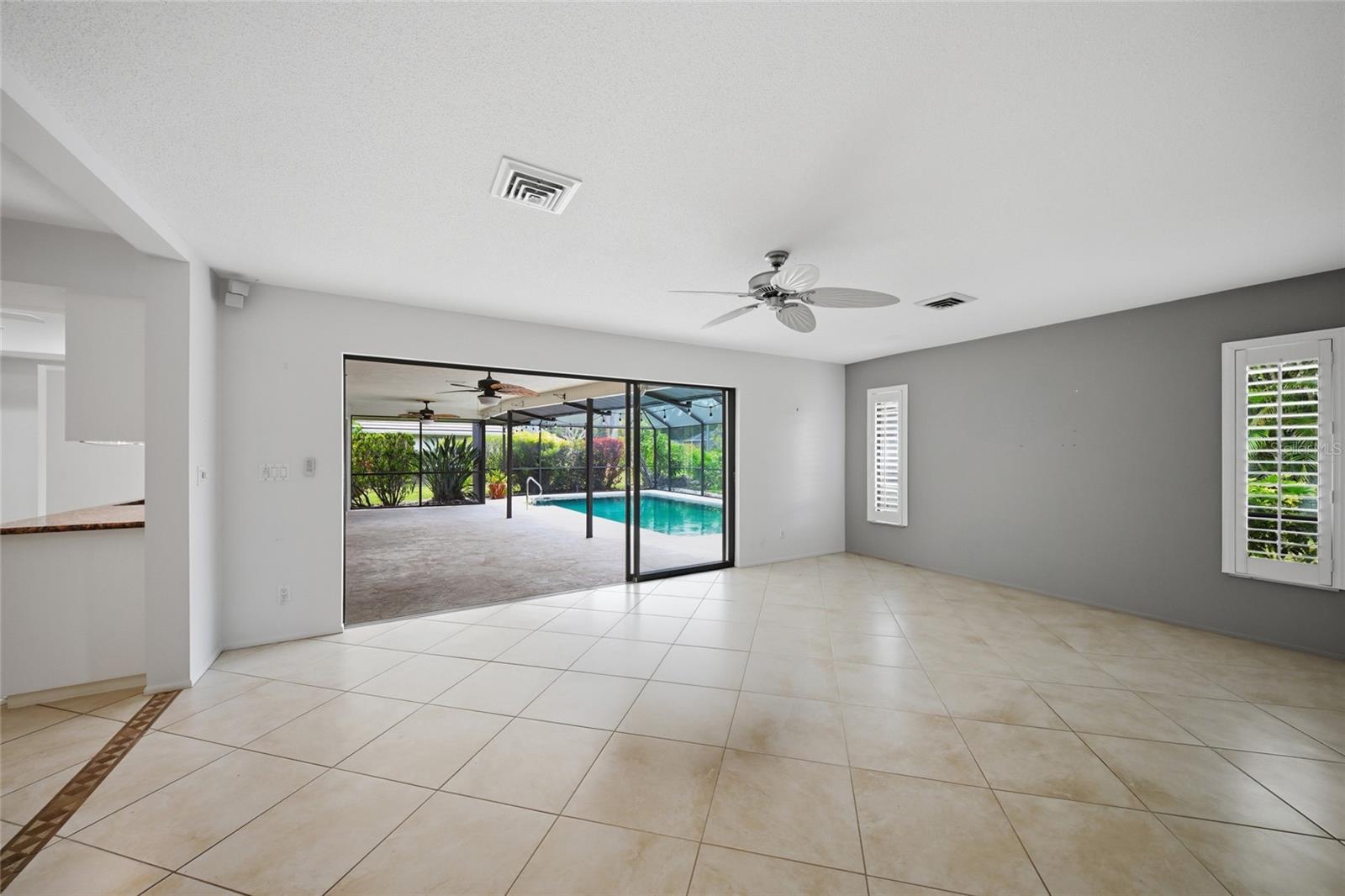 Image 6 of 24 For 450 Rubens Drive E