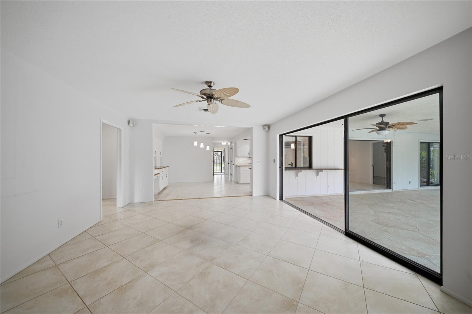 Image 7 of 24 For 450 Rubens Drive E