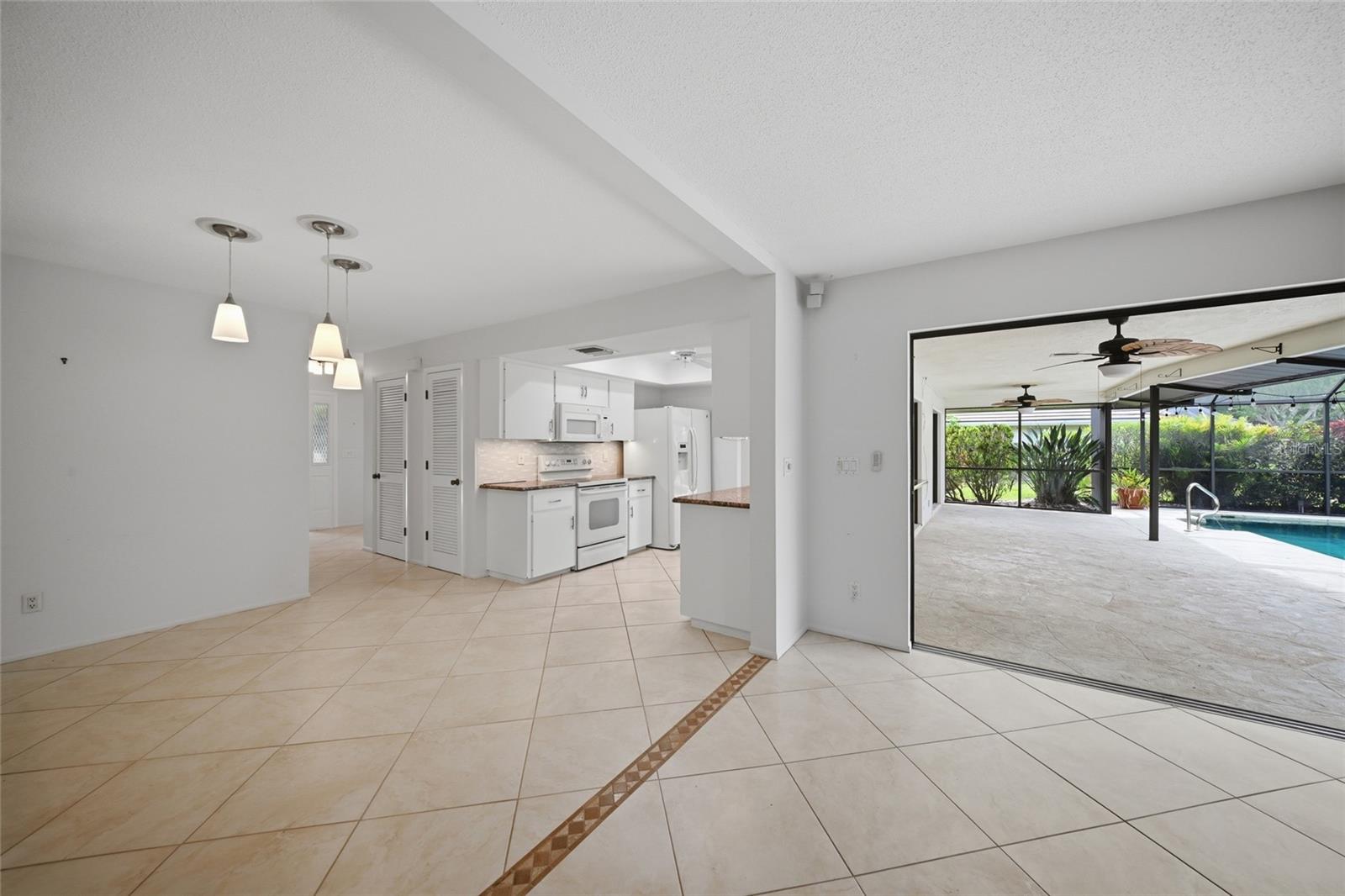 Image 8 of 24 For 450 Rubens Drive E