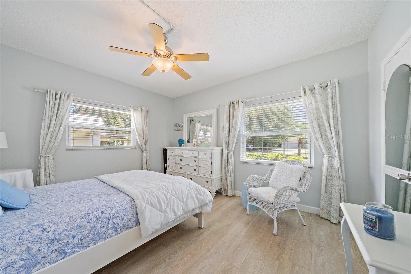 Image 13 of 44 For 5936 Driftwood Avenue 16