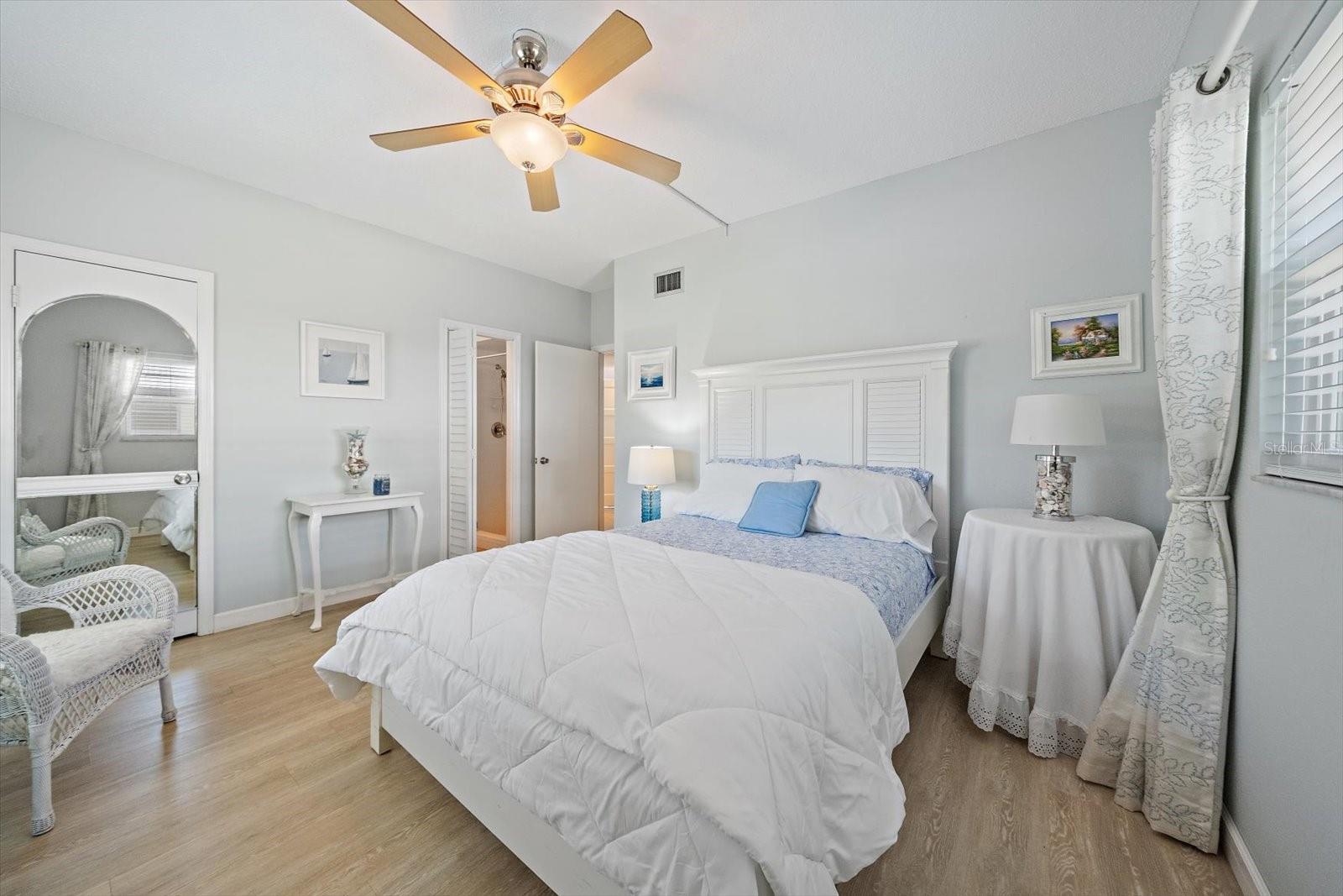 Image 14 of 44 For 5936 Driftwood Avenue 16
