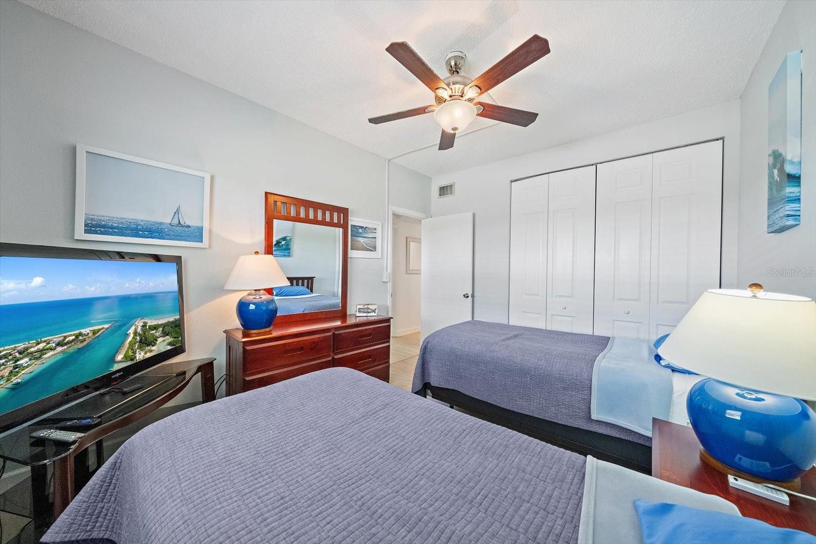 Image 17 of 44 For 5936 Driftwood Avenue 16