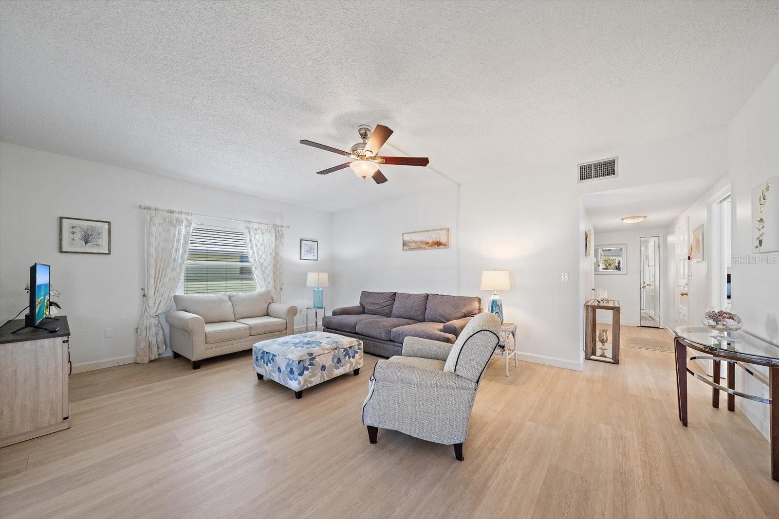 Image 21 of 44 For 5936 Driftwood Avenue 16