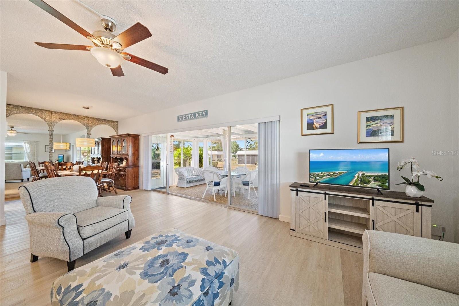 Image 23 of 44 For 5936 Driftwood Avenue 16