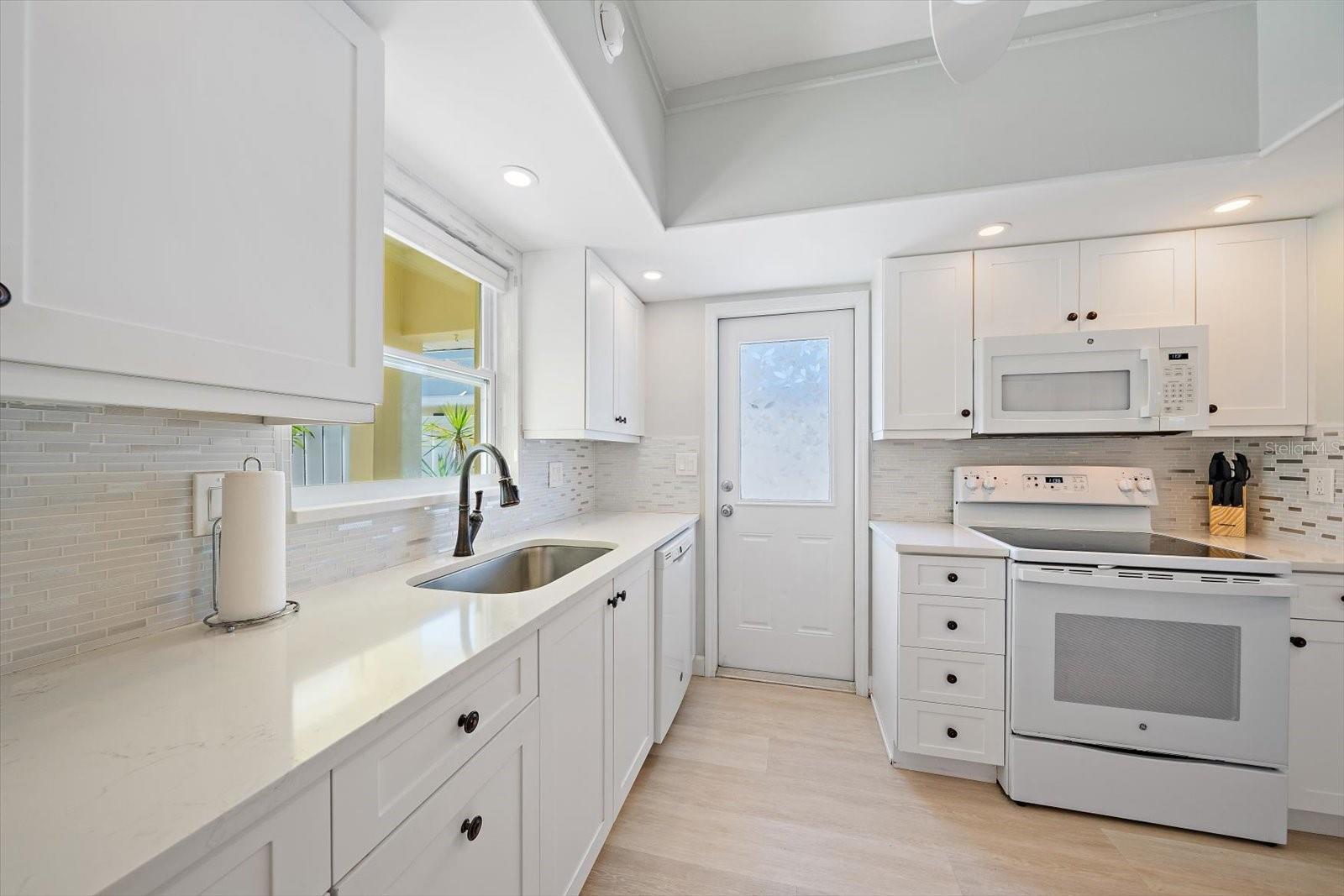Image 31 of 44 For 5936 Driftwood Avenue 16
