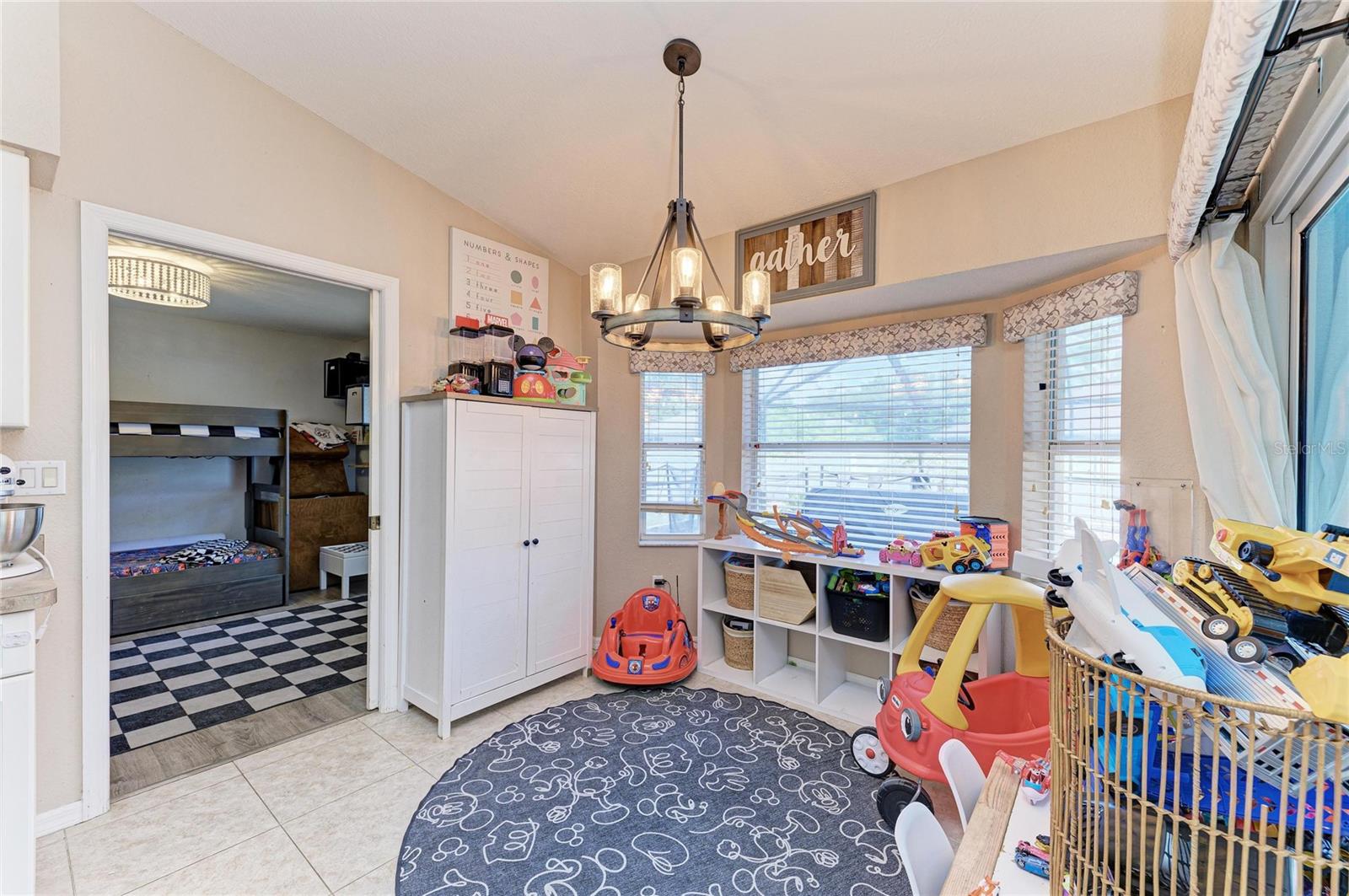 Image 13 of 35 For 1050 Northview Street