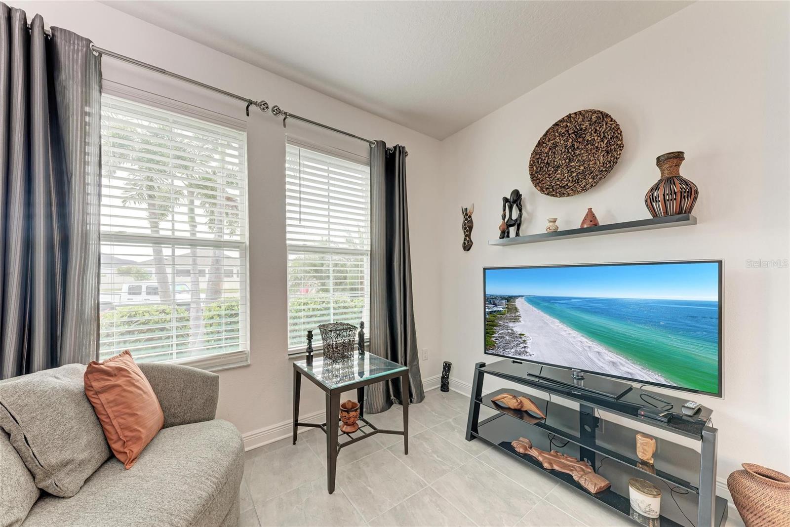 Listing photo id 9 for 5811 Campina Place