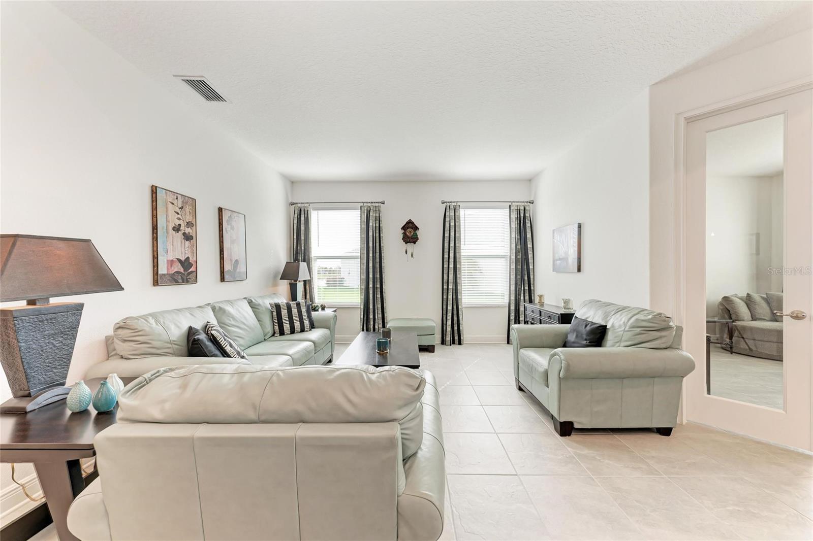 Listing photo id 10 for 5811 Campina Place
