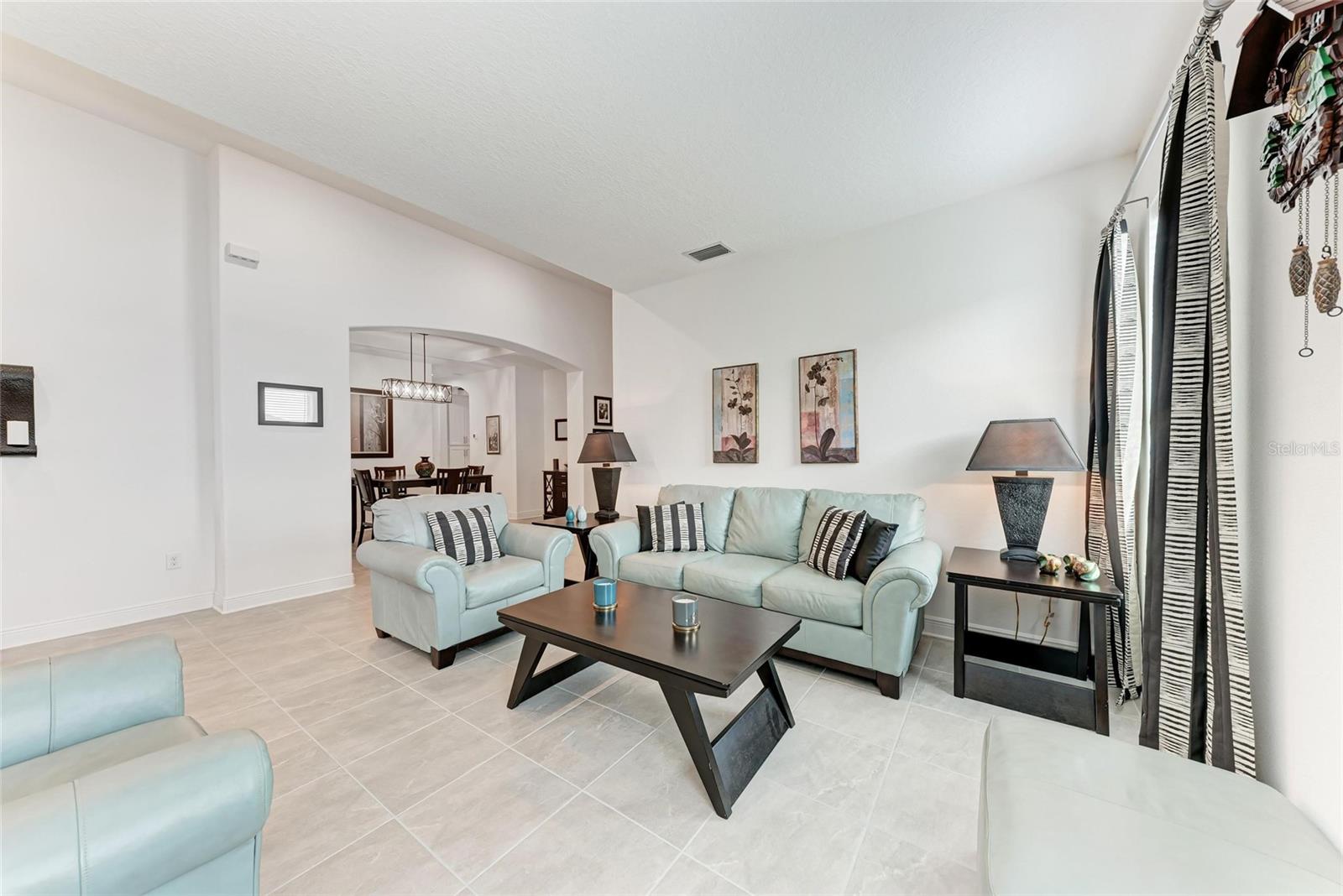Listing photo id 13 for 5811 Campina Place