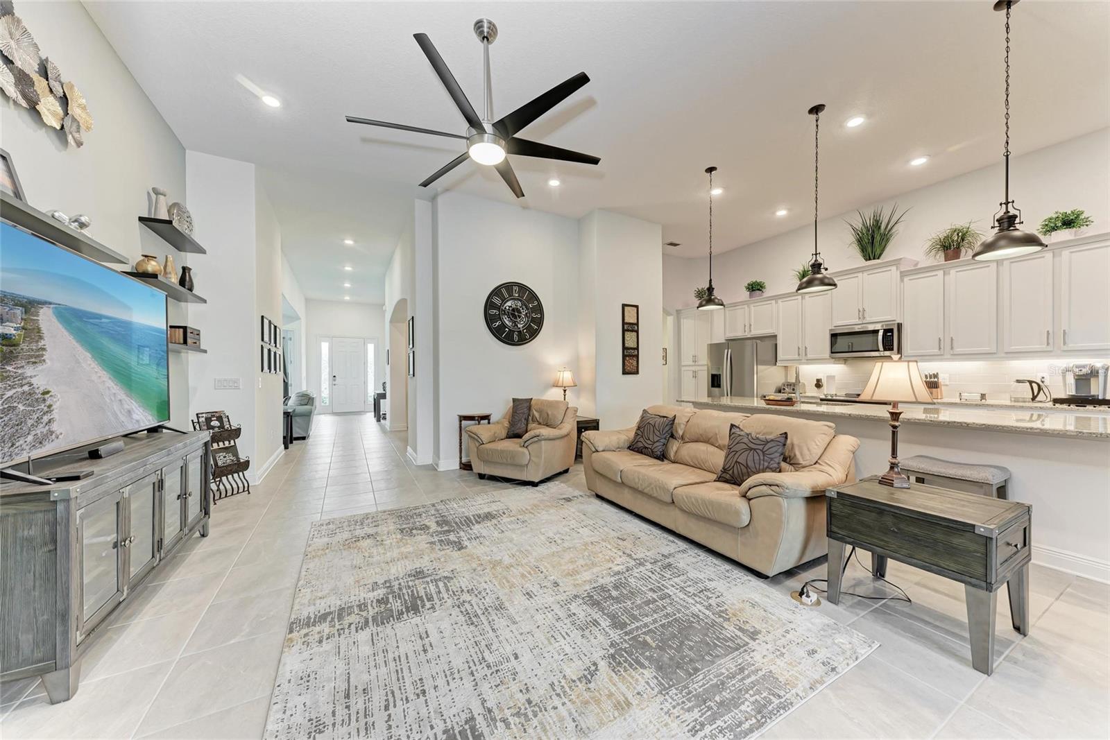 Listing photo id 17 for 5811 Campina Place