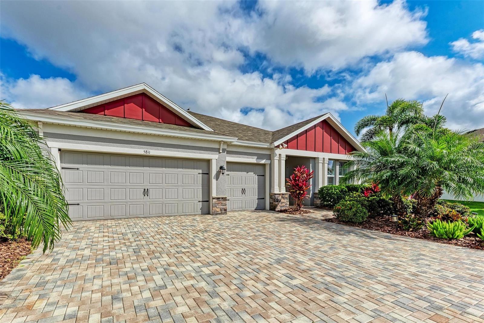 Listing photo id 0 for 5811 Campina Place