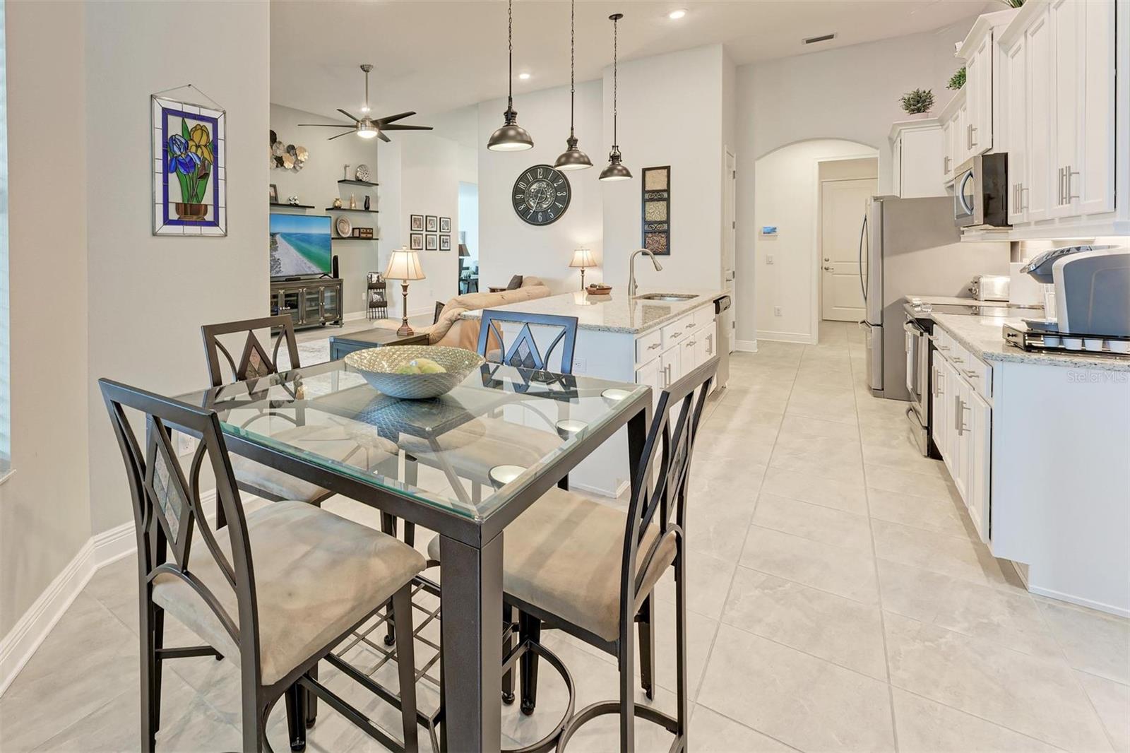 Listing photo id 22 for 5811 Campina Place