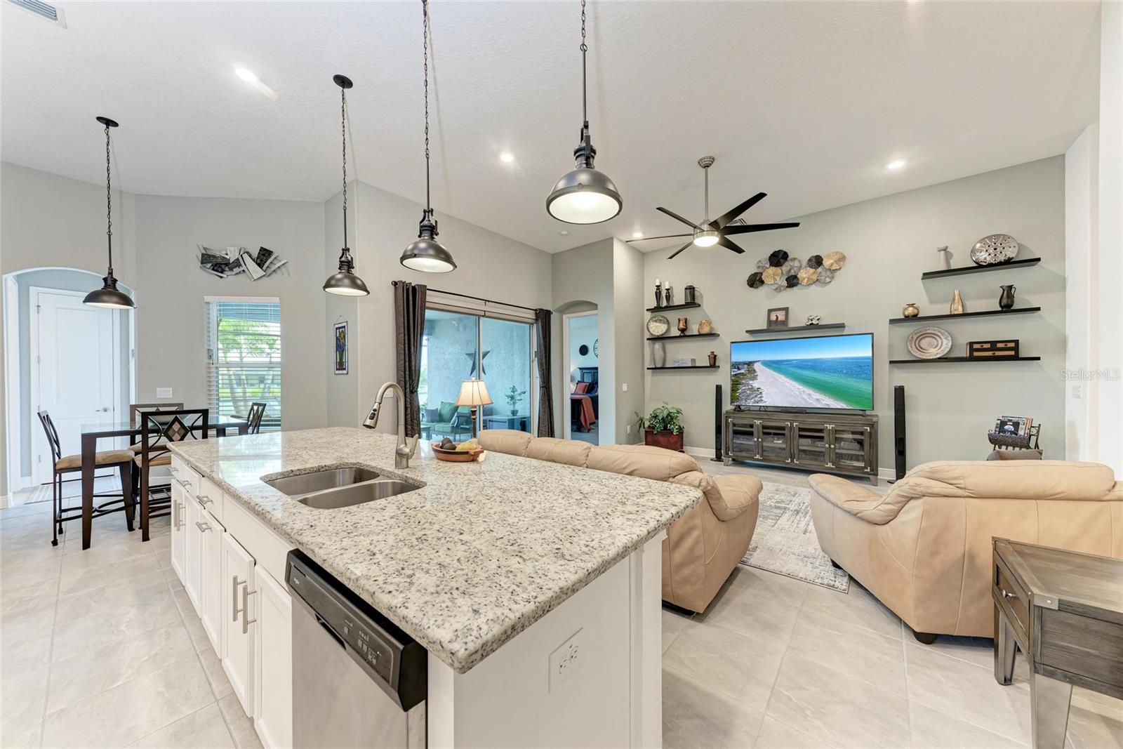 Listing photo id 25 for 5811 Campina Place