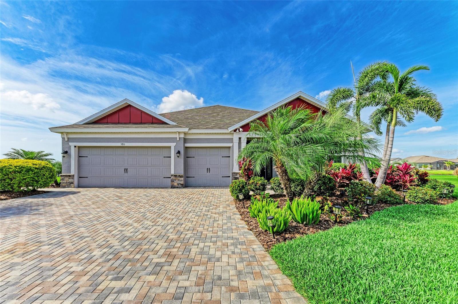 Listing photo id 1 for 5811 Campina Place
