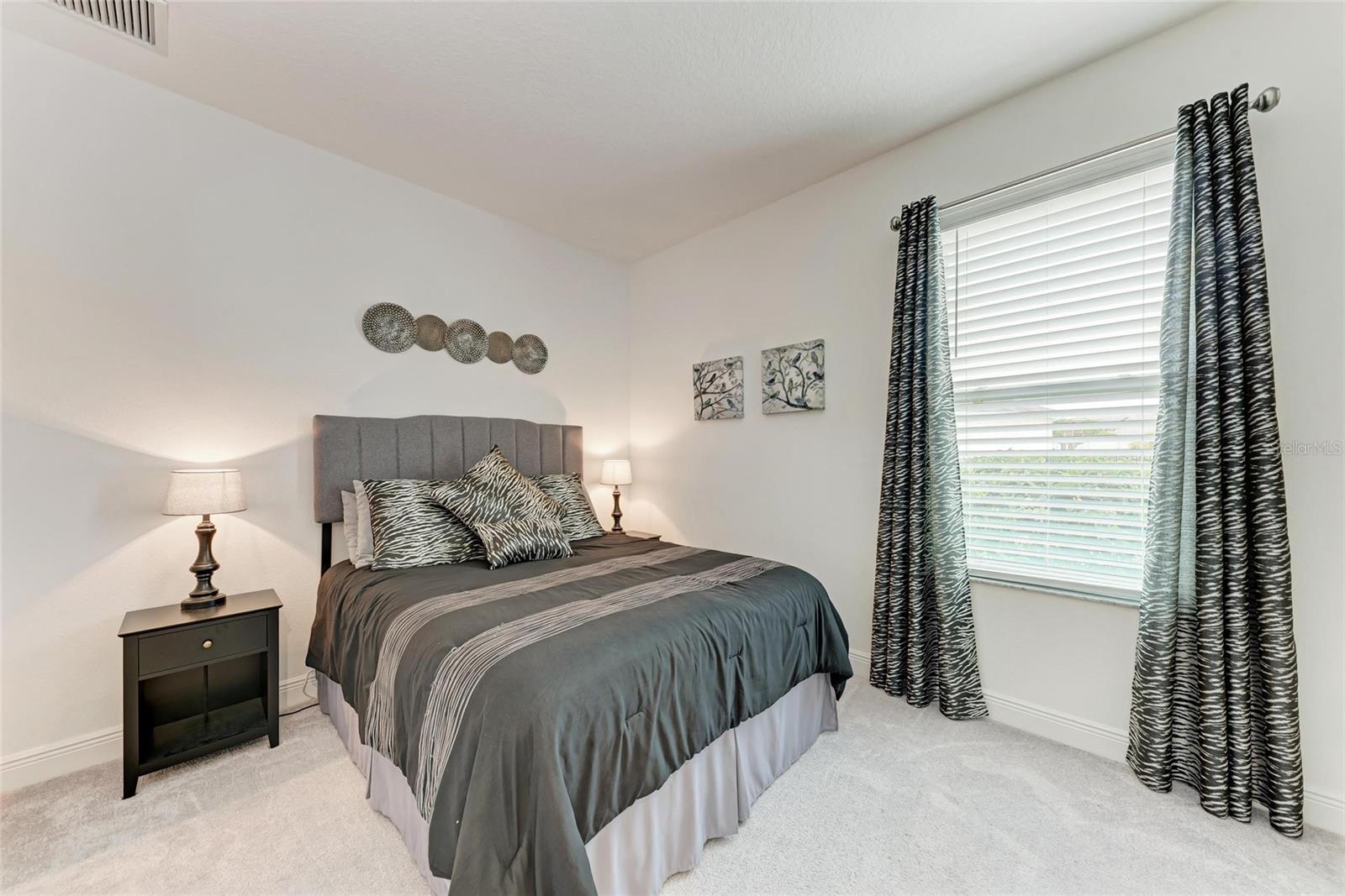Listing photo id 33 for 5811 Campina Place