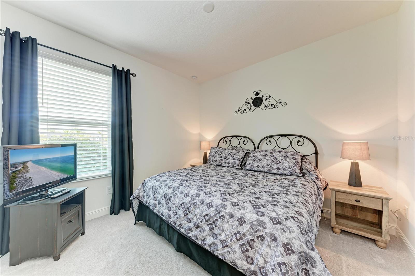 Listing photo id 36 for 5811 Campina Place