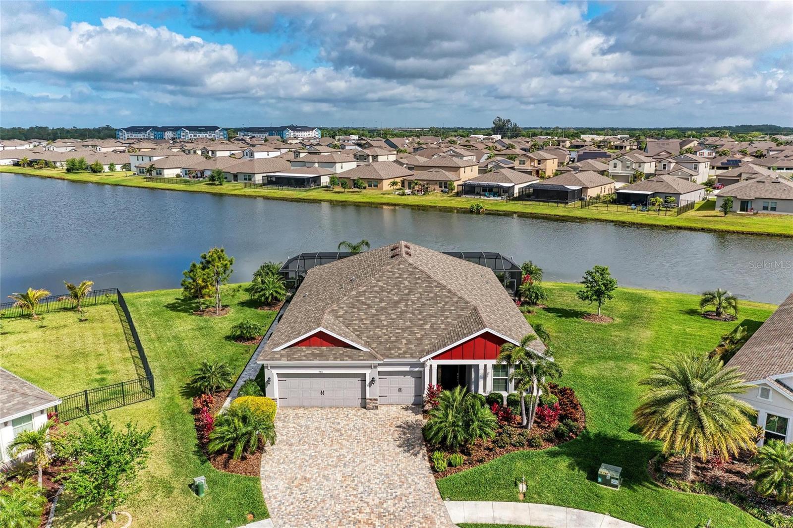 Listing photo id 2 for 5811 Campina Place