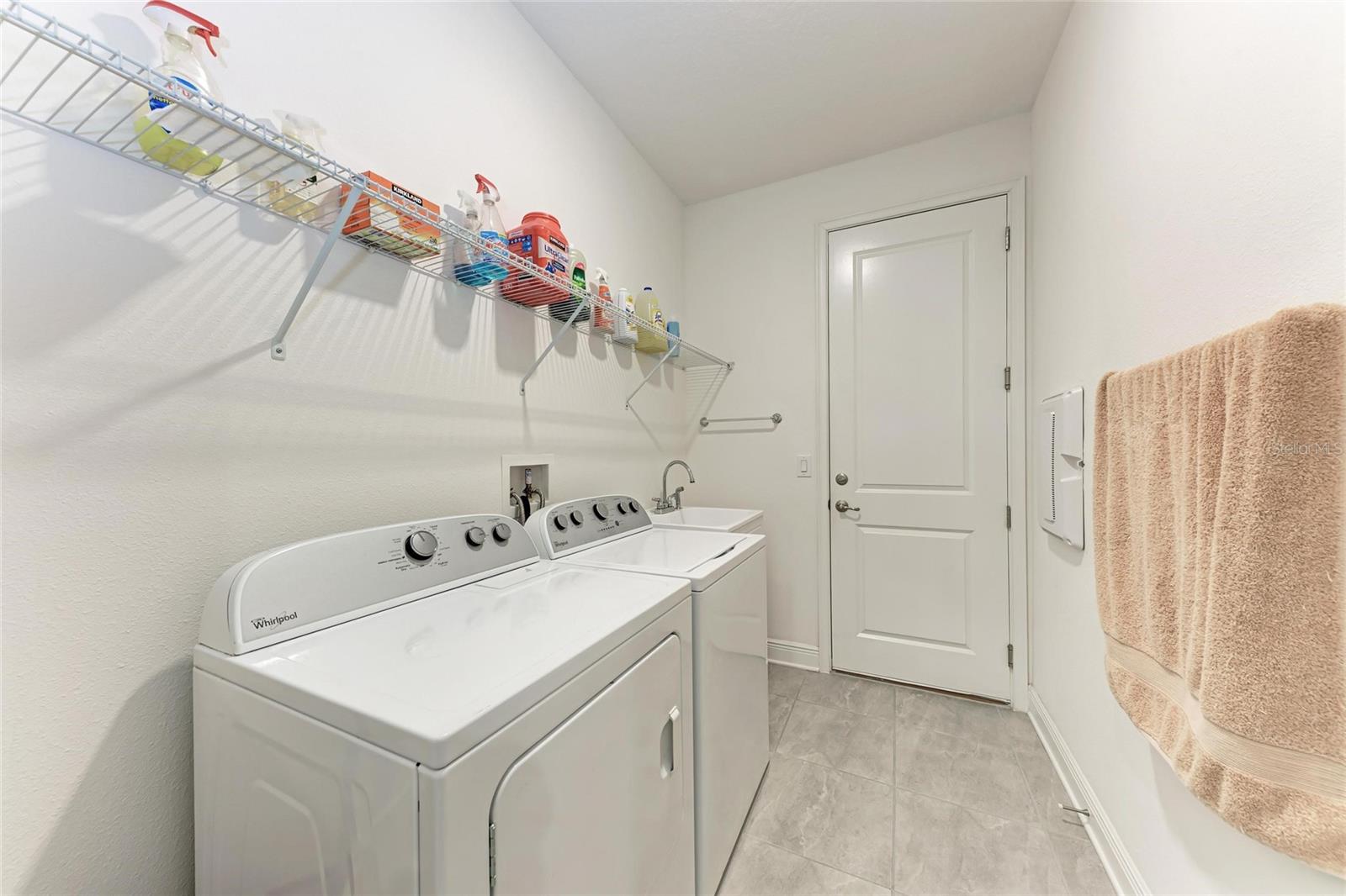 Listing photo id 41 for 5811 Campina Place