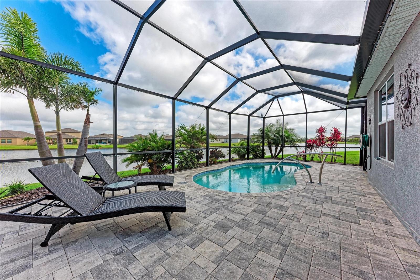 Listing photo id 44 for 5811 Campina Place