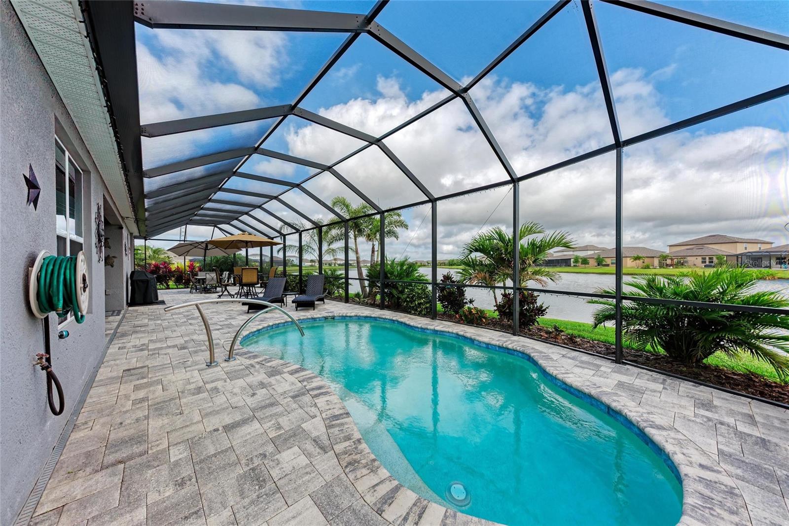 Listing photo id 45 for 5811 Campina Place