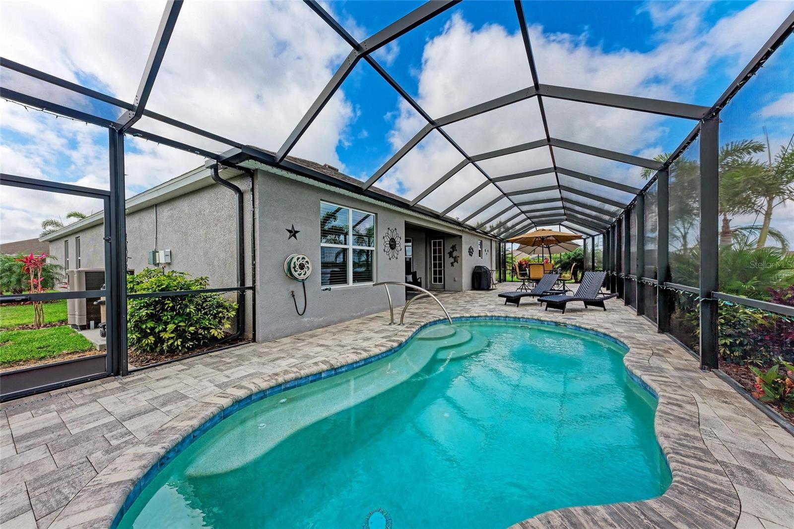 Listing photo id 46 for 5811 Campina Place