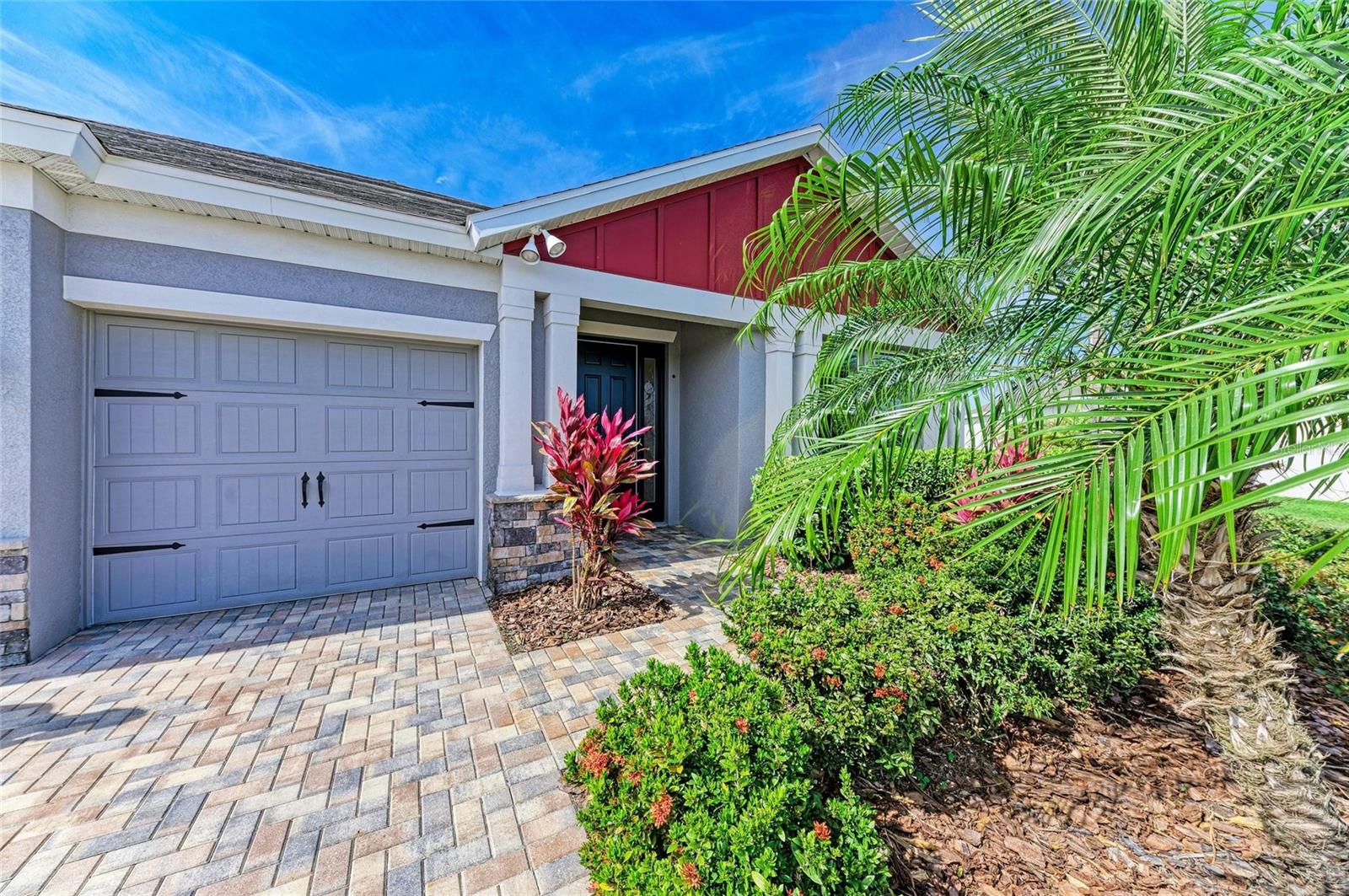 Listing photo id 3 for 5811 Campina Place