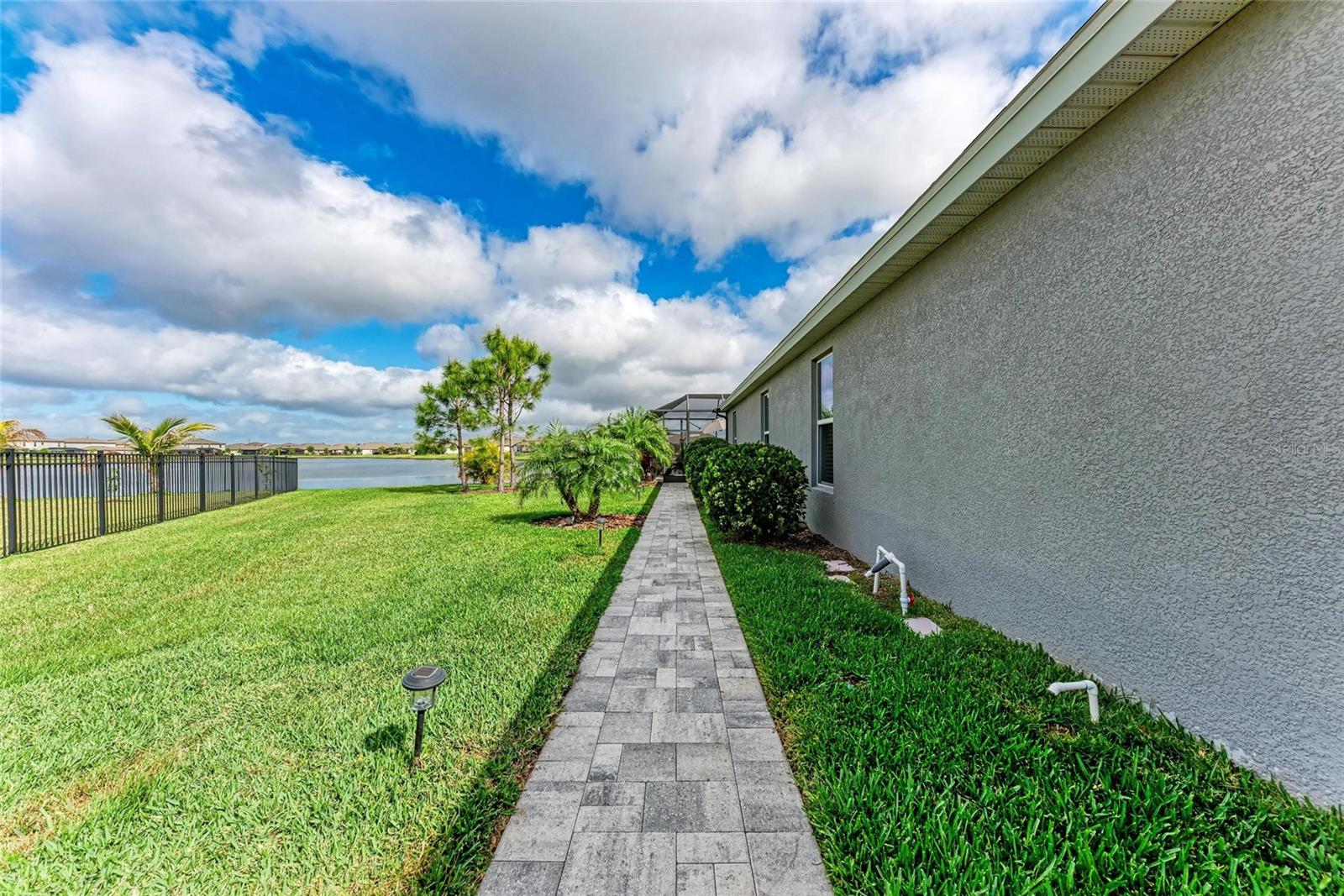 Listing photo id 49 for 5811 Campina Place