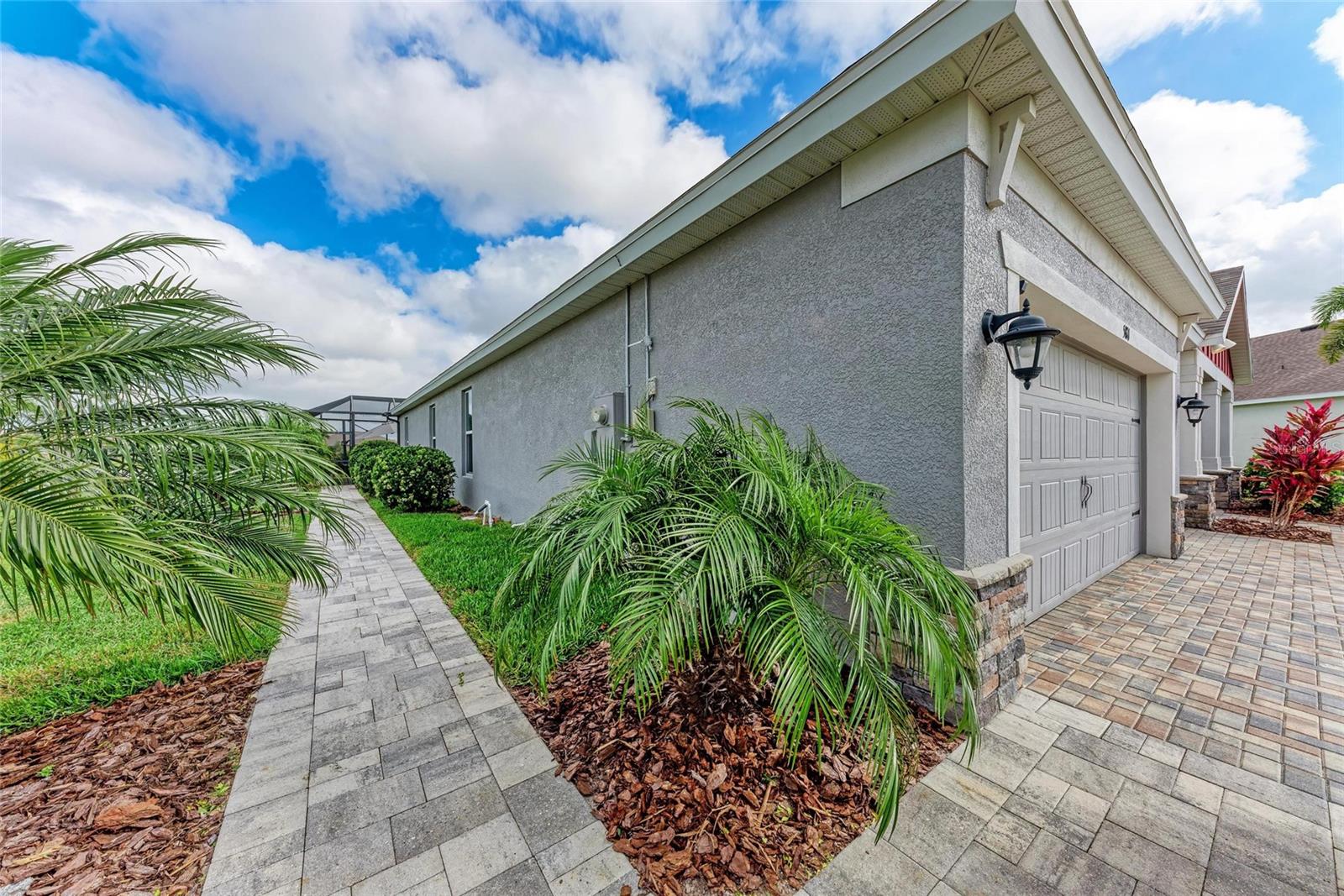 Listing photo id 50 for 5811 Campina Place